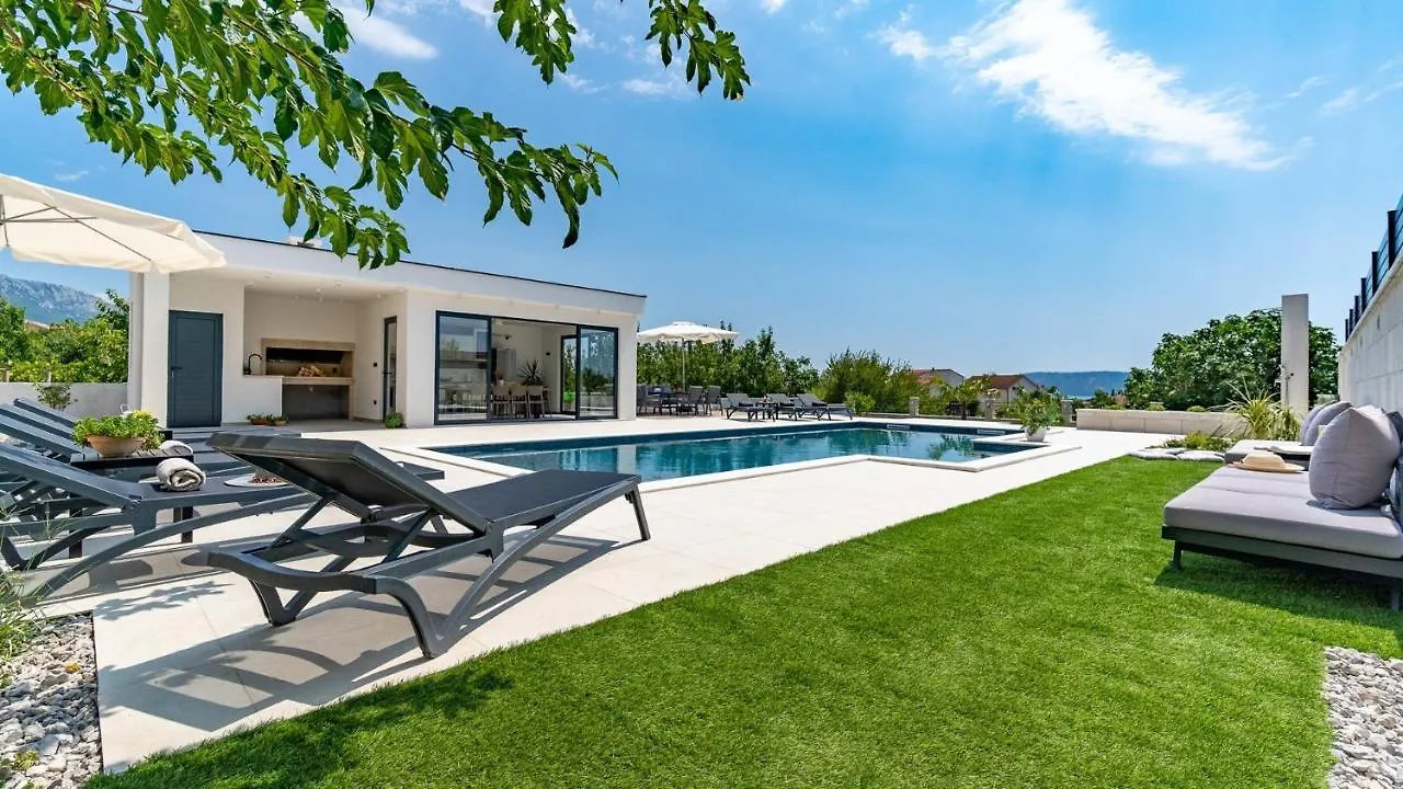 Villa Marisa With 51Sqm Pool, 5 Bedrooms, Gym Kastela 0*,