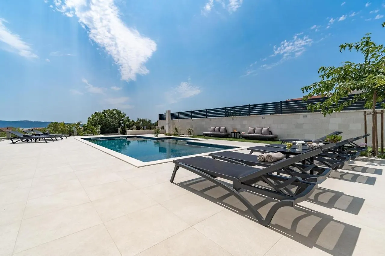 Villa Marisa With 51Sqm Pool, 5 Bedrooms, Gym Kastela 0*,
