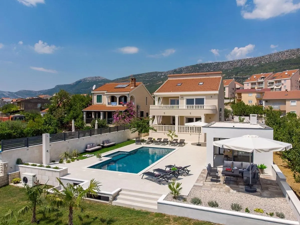Villa Marisa With 51Sqm Pool, 5 Bedrooms, Gym Kastela