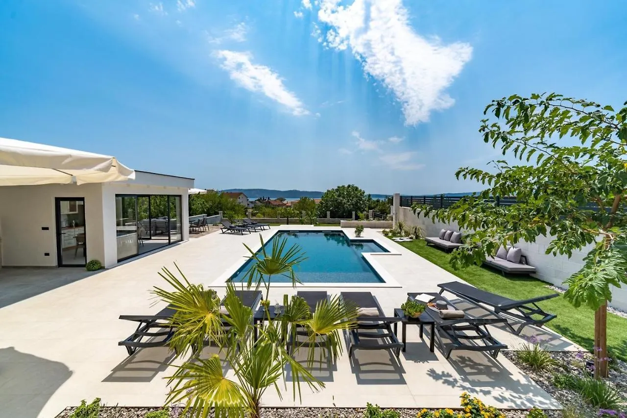 Villa Marisa With 51Sqm Pool, 5 Bedrooms, Gym Kastela