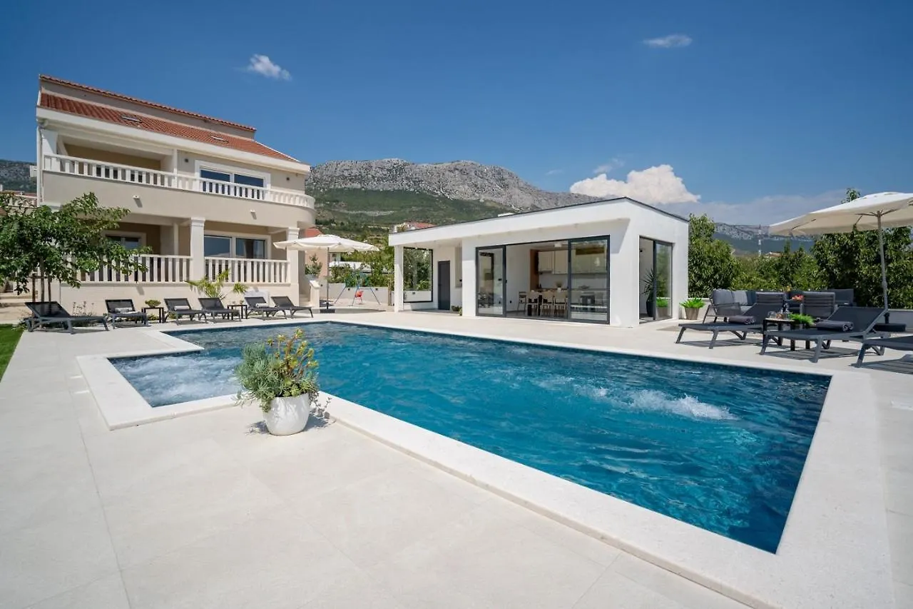 Villa Marisa With 51Sqm Pool, 5 Bedrooms, Gym Kastela