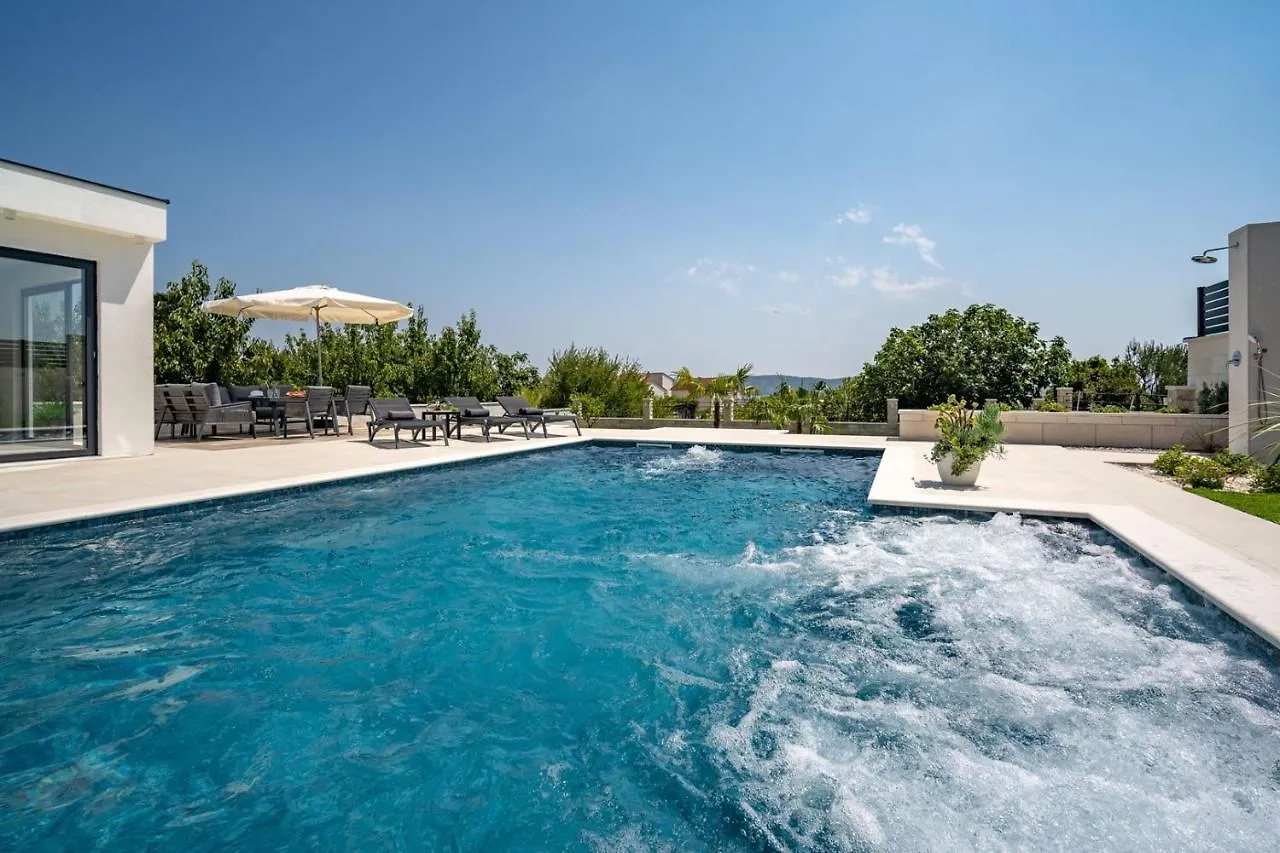 Villa Marisa With 51Sqm Pool, 5 Bedrooms, Gym Kastela