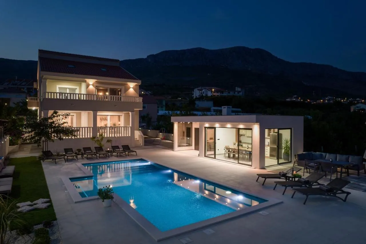 Villa Marisa With 51Sqm Pool, 5 Bedrooms, Gym Kastela