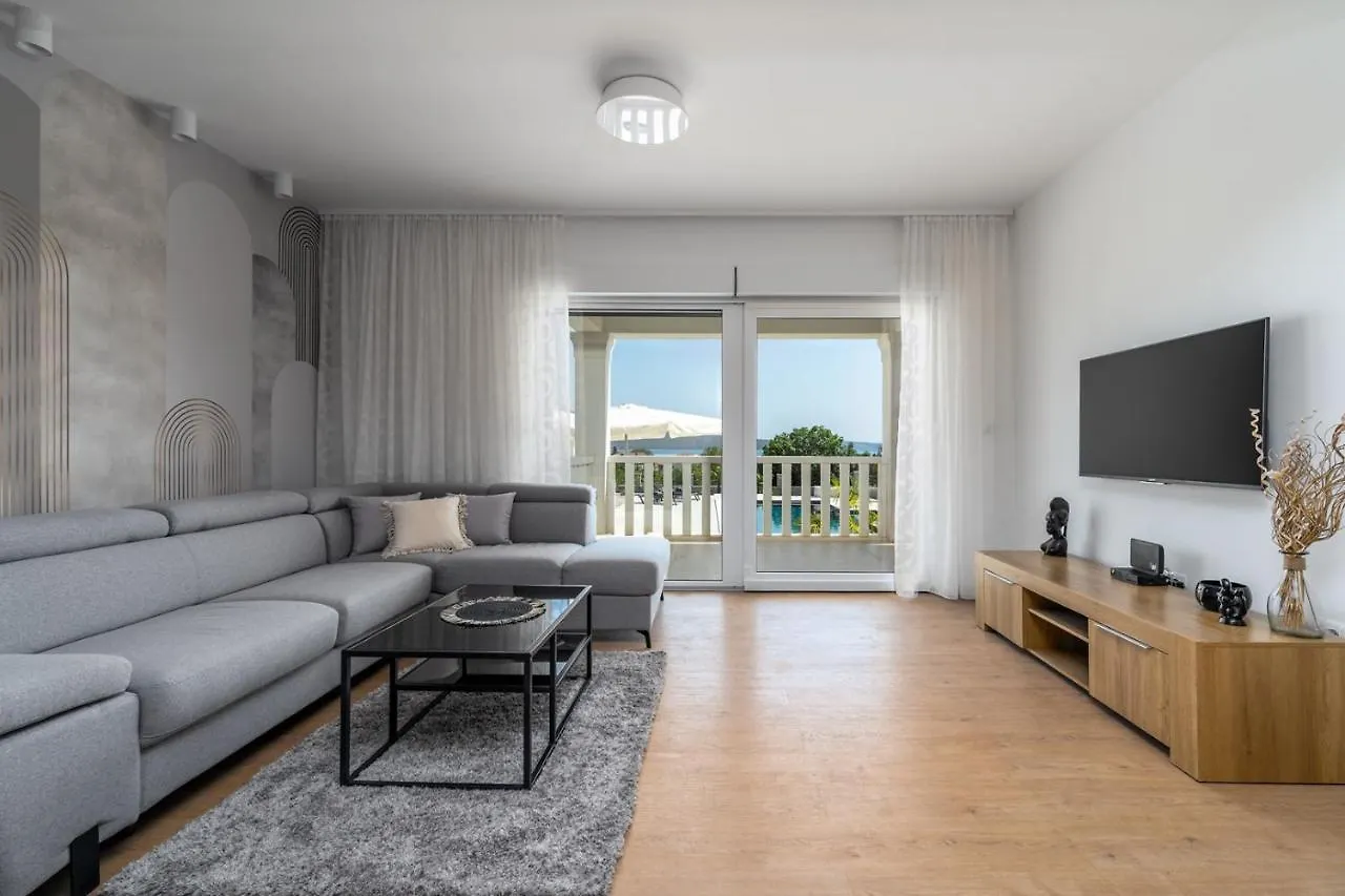 Villa Marisa With 51Sqm Pool, 5 Bedrooms, Gym Kastela