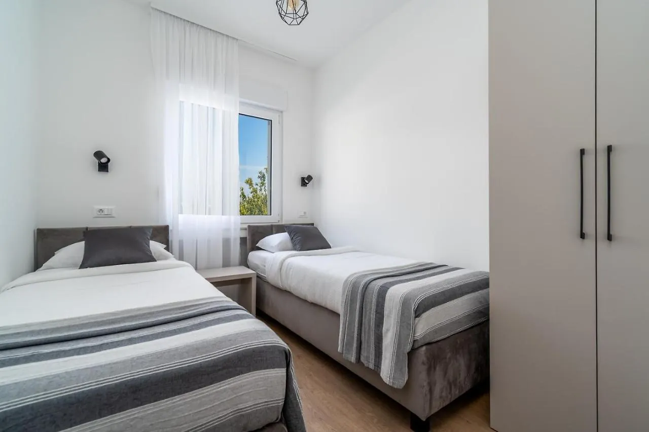 Villa Marisa With 51Sqm Pool, 5 Bedrooms, Gym Kastela Croatia