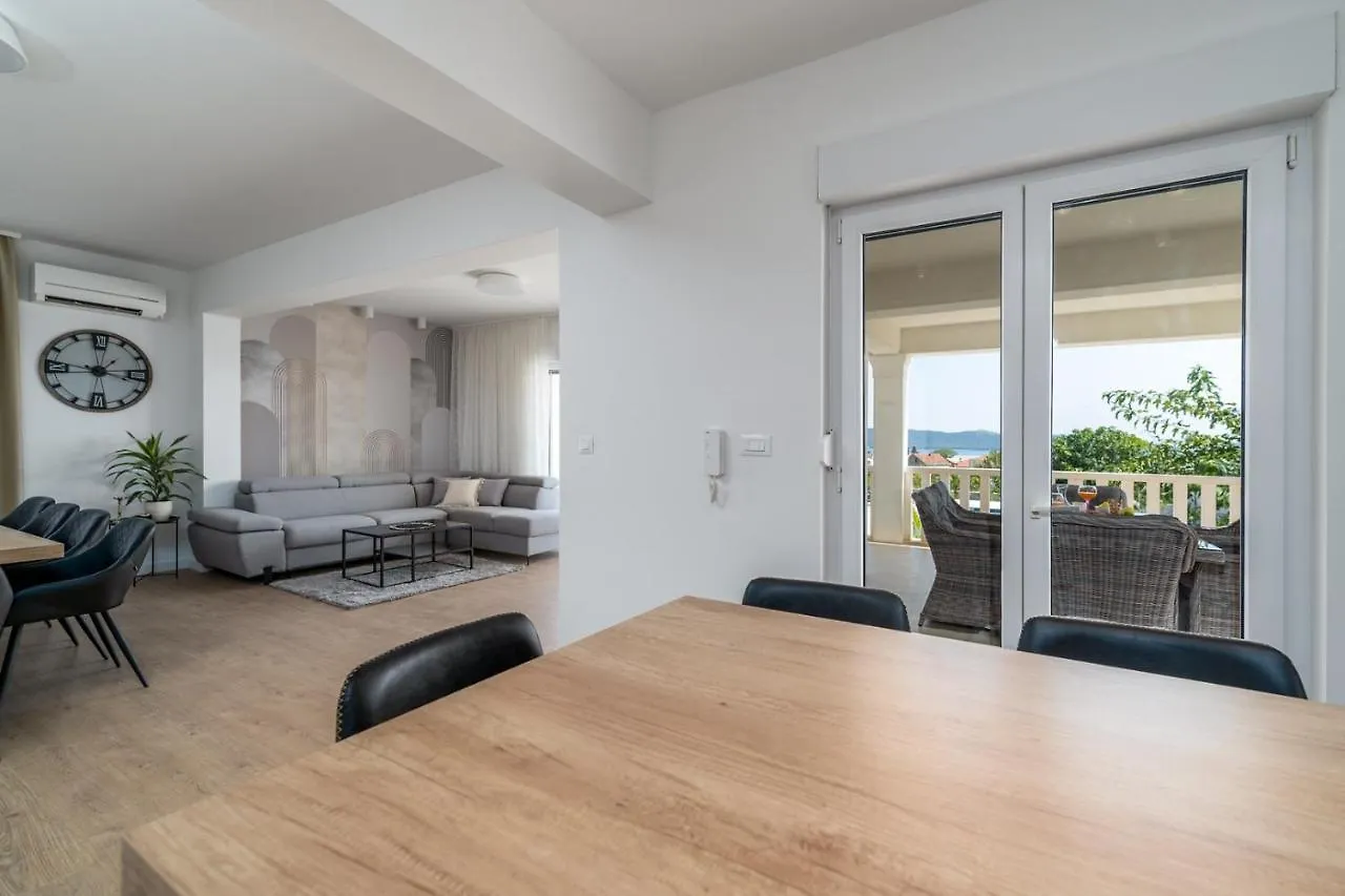 Villa Marisa With 51Sqm Pool, 5 Bedrooms, Gym Kastela Croatia