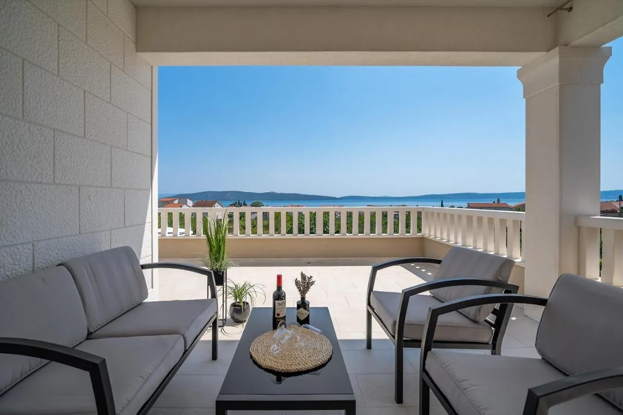 Villa Marisa With 51Sqm Pool, 5 Bedrooms, Gym Kastela 0*,  Croatia