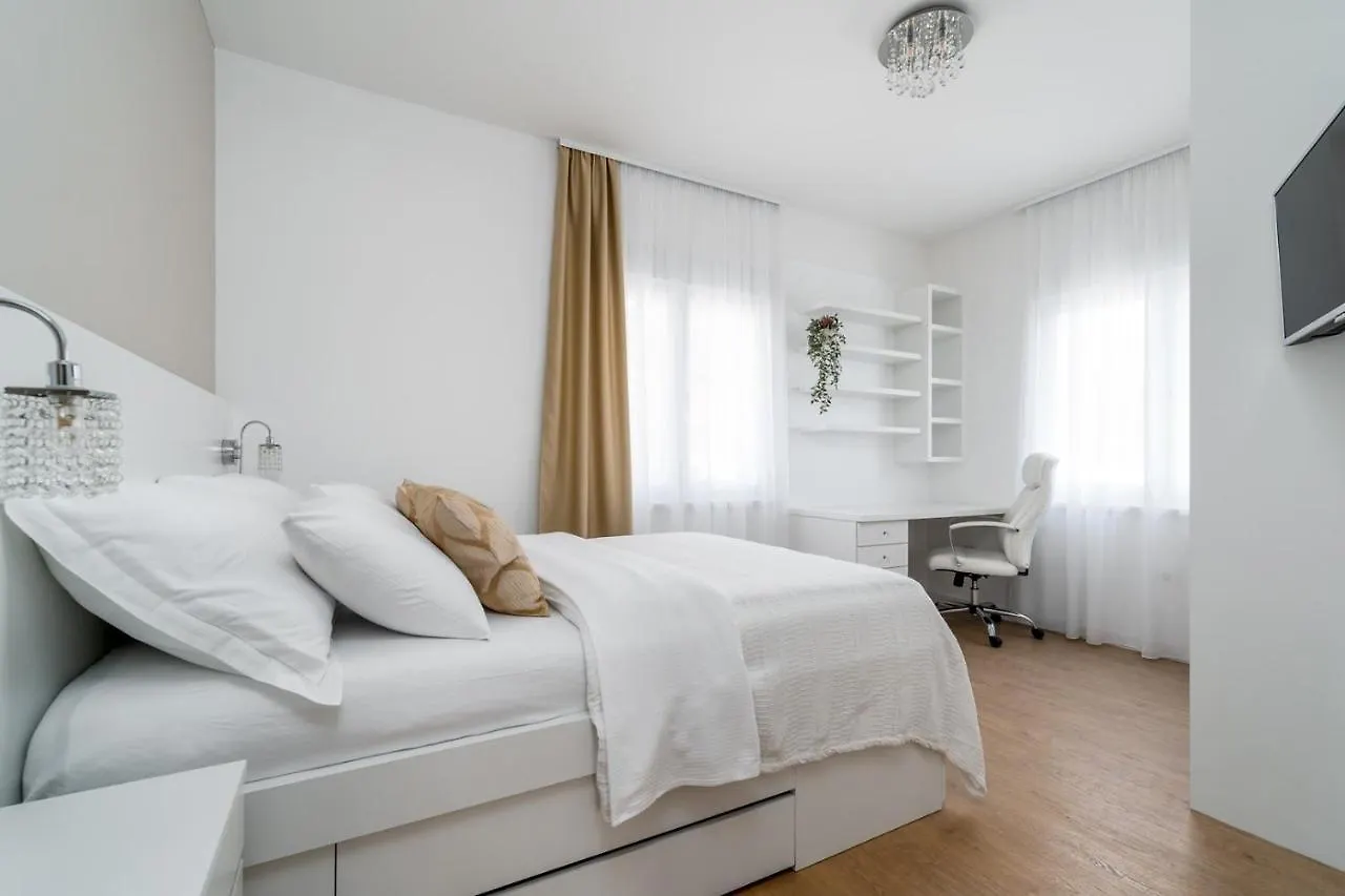 Villa Marisa With 51Sqm Pool, 5 Bedrooms, Gym Kaštela