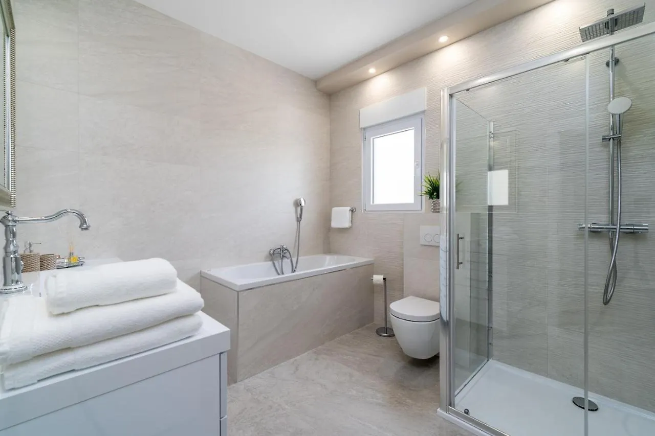 Villa Marisa With 51Sqm Pool, 5 Bedrooms, Gym Kastela