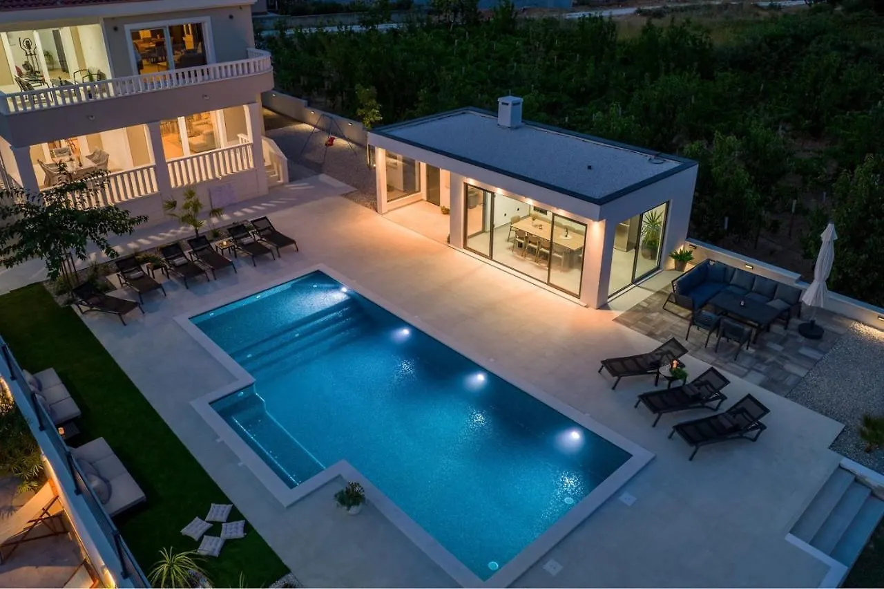 Villa Marisa With 51Sqm Pool, 5 Bedrooms, Gym Kastela