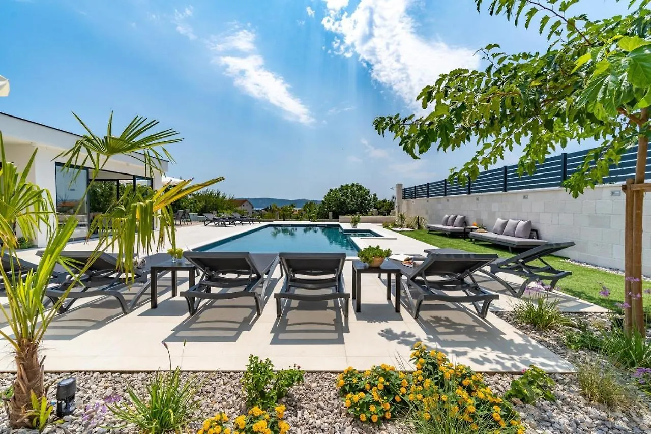 Villa Marisa With 51Sqm Pool, 5 Bedrooms, Gym Kastela Croatia