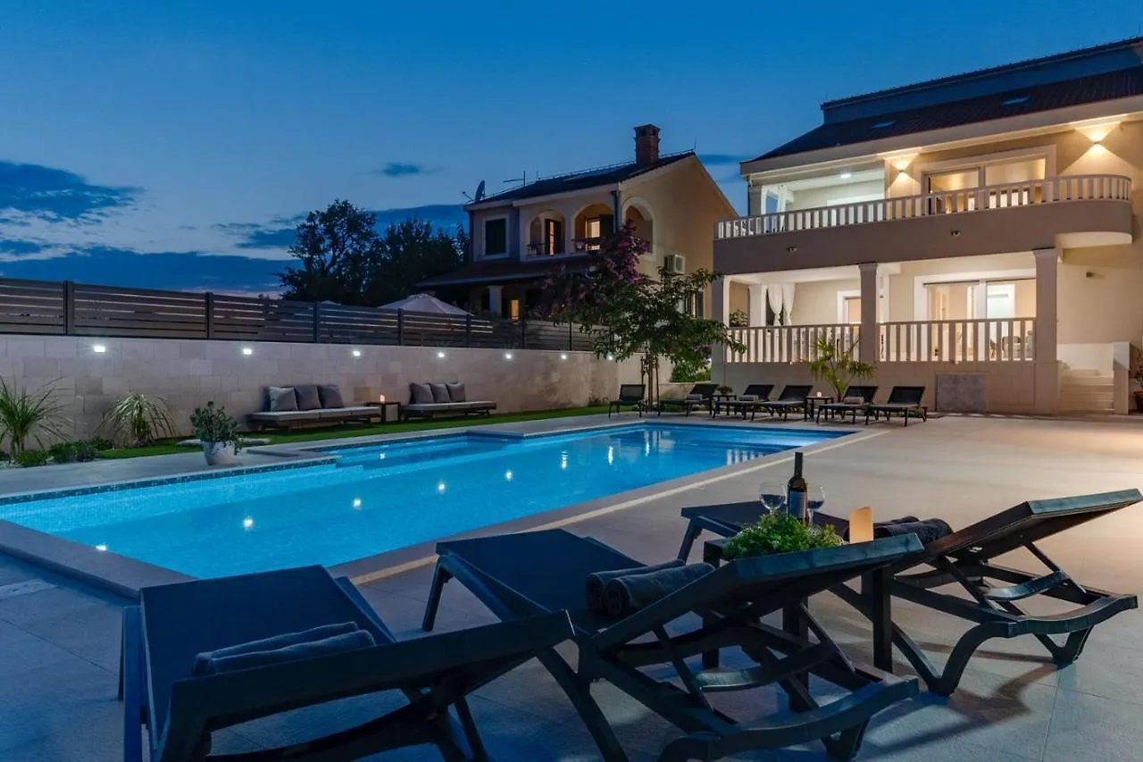 Villa Marisa With 51Sqm Pool, 5 Bedrooms, Gym Kastela 0*,  Croatia