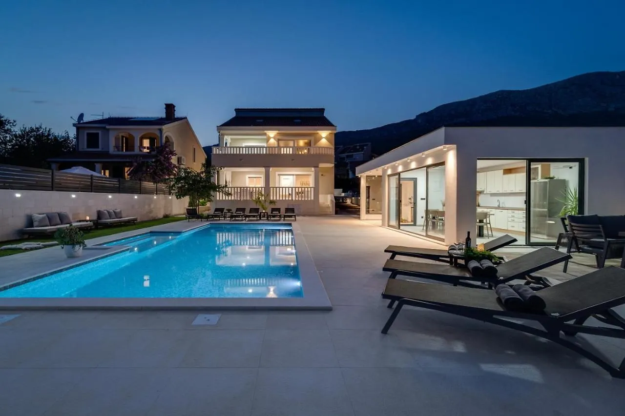 Villa Marisa With 51Sqm Pool, 5 Bedrooms, Gym Kaštela