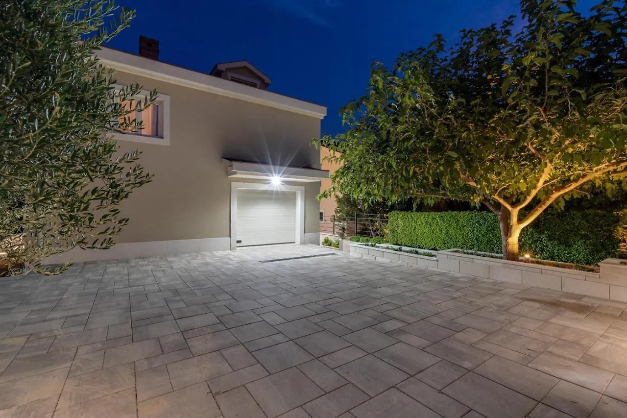 Villa Marisa With 51Sqm Pool, 5 Bedrooms, Gym Kastela Croatia