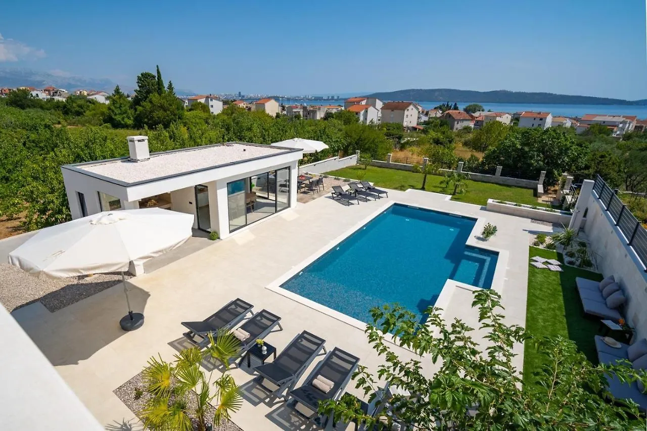 Villa Marisa With 51Sqm Pool, 5 Bedrooms, Gym Kaštela